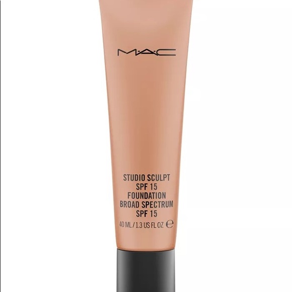 MAC COSMETICS- Studio Sculpt SPF15 Foundation {NW43} - Picture 5 of 13